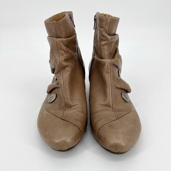 Eric Michael Soho Ankle Boot Womens EU 41 US 9.5 Brown Tan Leather Button Ruffle - Picture 2 of 10